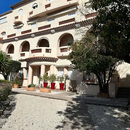 Apartment Agreable Renove Avec Place De Parking Bandol